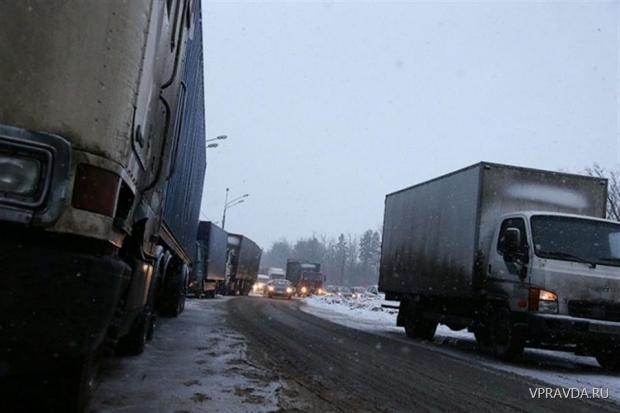 Снегопад закрыл Волгоград для транзитных большегрузов Снегопад закрыл Волгоград для транзитных большегрузов