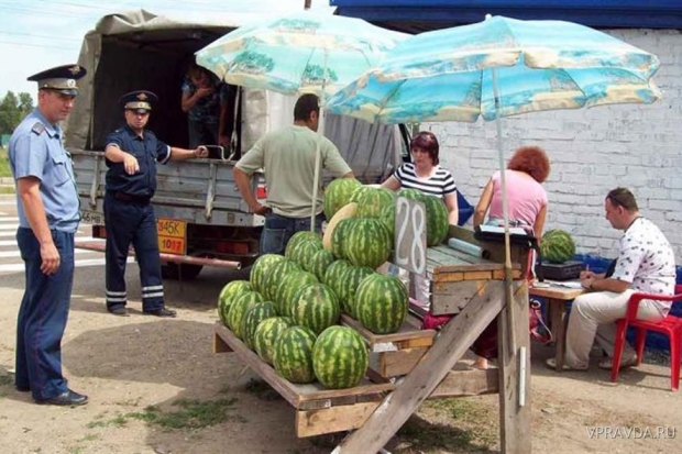 продавец, арбузы, ружье, угроза убийством продавец, арбузы, ружье, угроза убийством