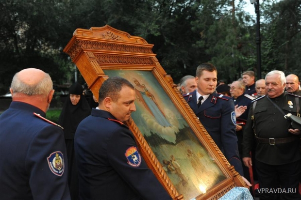 Паломники со всего региона прибыли на места с целью поклониться чудодейственной иконе Паломники со всего региона прибыли на места с целью поклониться чудодейственной иконе
