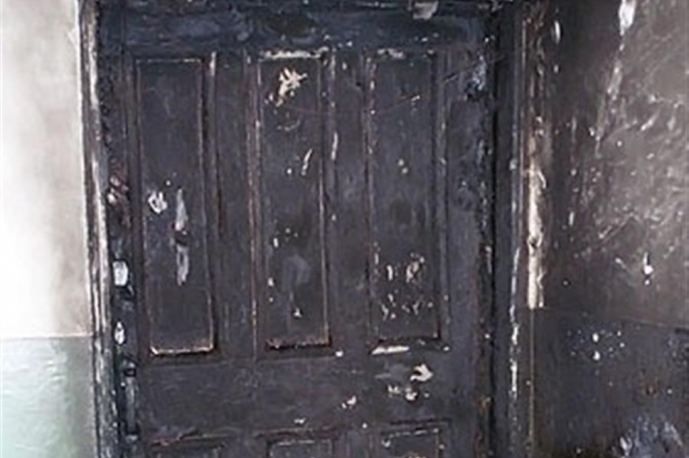волгоград, квартира, поджог, дверь волгоград, квартира, поджог, дверь