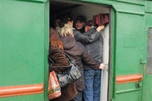 волгоград, электричка, голова, девушка, дверь волгоград, электричка, голова, девушка, дверь