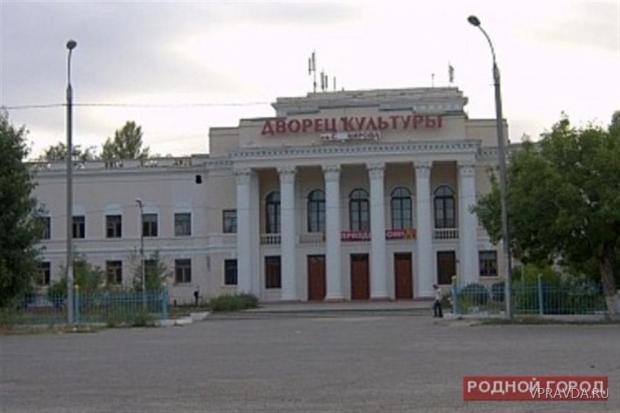 В Волгограде неизвестные подожгли здание ДК имени Кирова В Волгограде неизвестные подожгли здание ДК имени Кирова