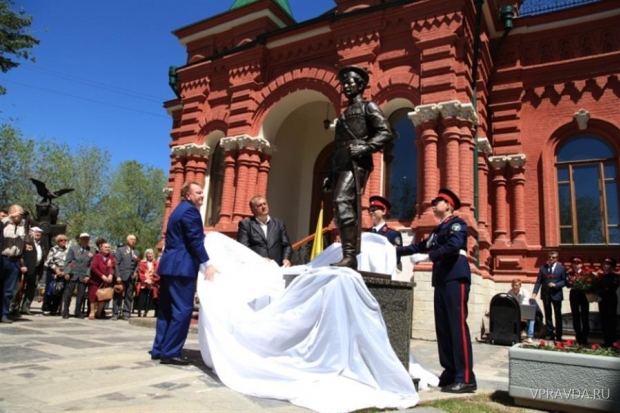 Памятник казаку Константину Недорубову открыли в Волгограде Памятник казаку Константину Недорубову открыли в Волгограде