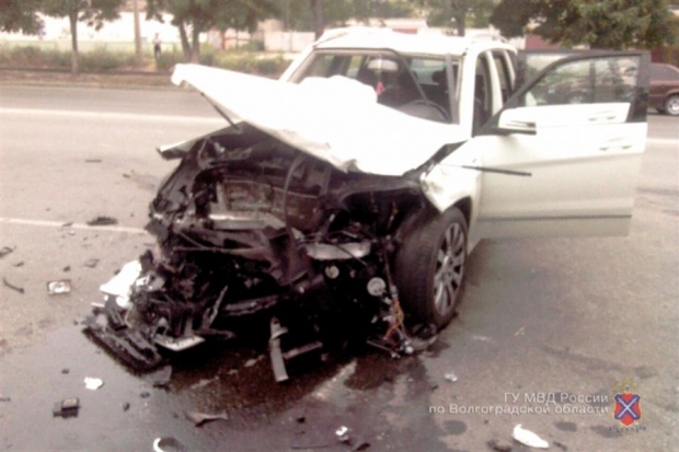 28-летний волгоградец погиб в лобовом столкновении ВАЗа и Mercedes 28-летний волгоградец погиб в лобовом столкновении ВАЗа и Mercedes