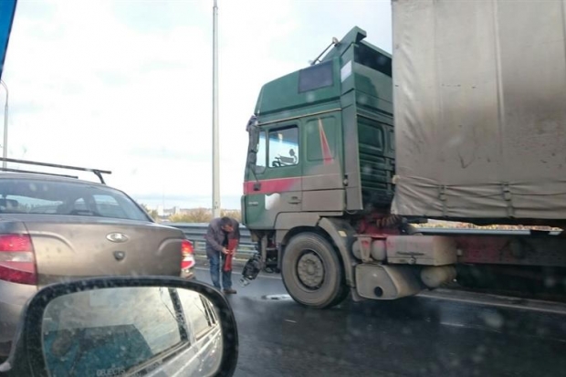 На въезде в Волгоград из Краснослободска парализовано движение транспорта На въезде в Волгоград из Краснослободска парализовано движение транспорта