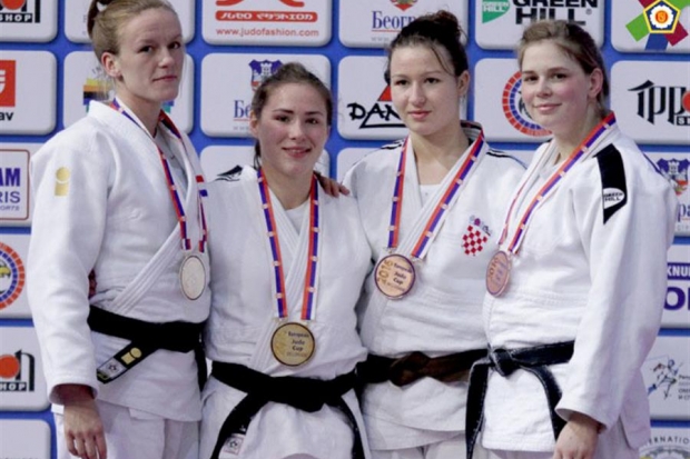 Джигарос (вторая слева) с другими призерами этапа Кубка Европы Джигарос (вторая слева) с другими призерами этапа Кубка Европы