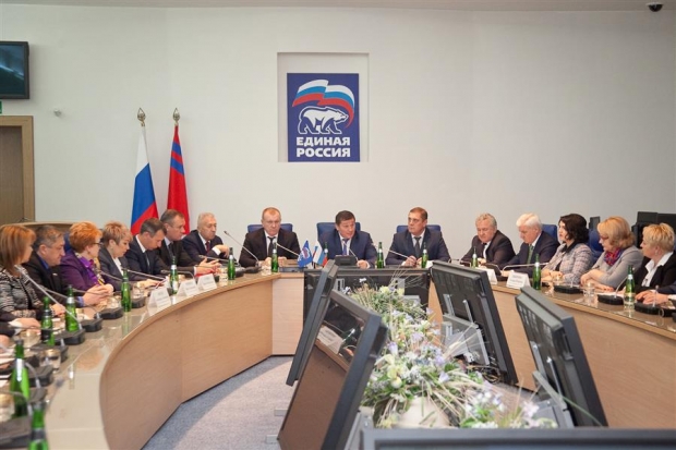 Волгоградский губернатор призвал депутатов всех уровней сообща отстаивать интересы региона Волгоградский губернатор призвал депутатов всех уровней сообща отстаивать интересы региона