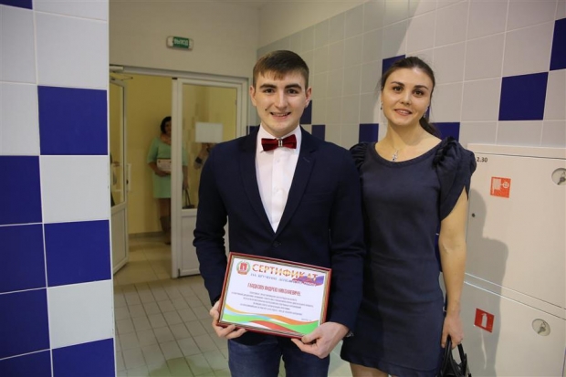 Новоиспеченный миллионер с олимпийской чемпионкой в плавании на открытой воде Ларисой Ильченко Новоиспеченный миллионер с олимпийской чемпионкой в плавании на открытой воде Ларисой Ильченко