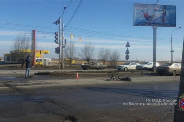 На юге Волгограда водитель «КИА» сбил насмерть велосипедиста На юге Волгограда водитель «КИА» сбил насмерть велосипедиста