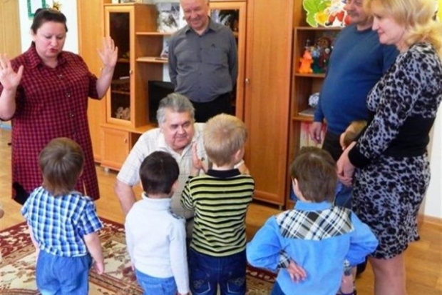 Сын летчика-героя Алексея Маресьева передал в Камышинский детдом раритетную коллекцию своего отца Сын летчика-героя Алексея Маресьева передал в Камышинский детдом раритетную коллекцию своего отца