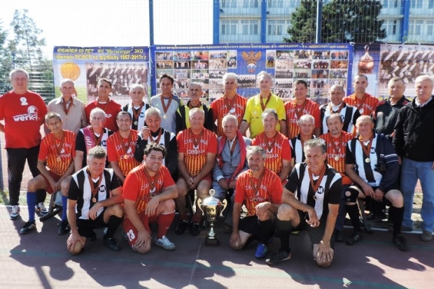 Ветераны «Металлурга» отметили 60-летие победы в чемпионате и Кубке РСФСР Ветераны «Металлурга» отметили 60-летие победы в чемпионате и Кубке РСФСР