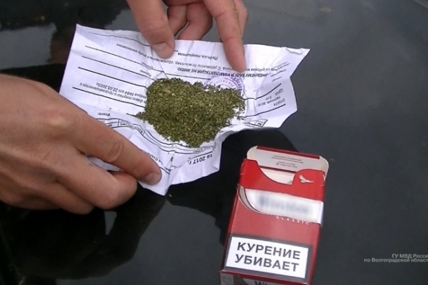 Водитель ВАЗа занервничал и попался на марихуане под Волгоградом Водитель ВАЗа занервничал и попался на марихуане под Волгоградом