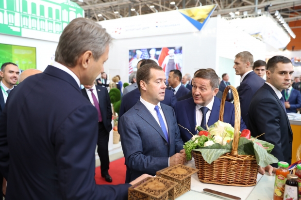 Андрей Бочаров рассказал Дмитрию Медведеву об успехах АПК региона Андрей Бочаров рассказал Дмитрию Медведеву об успехах АПК региона