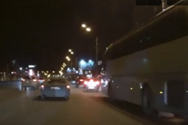 В Волгограде задымился пассажирский автобус В Волгограде задымился пассажирский автобус