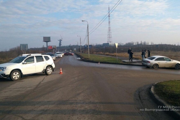 Напротив ТРК в Волгограде иномарка сбила женщину: подробности Напротив ТРК в Волгограде иномарка сбила женщину: подробности