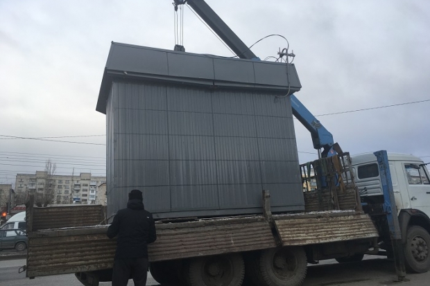 Еще два нелегальных киоска снесли в Центральном районе Волгограда Еще два нелегальных киоска снесли в Центральном районе Волгограда
