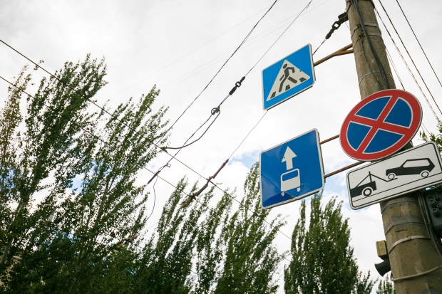 В Волгограде в 2017 году заменили более 5400 дорожных знаков В Волгограде в 2017 году заменили более 5400 дорожных знаков