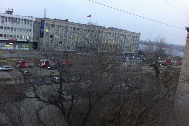Волгоградцев напугали машины МЧС у арбитражного суда Волгоградцев напугали машины МЧС у арбитражного суда