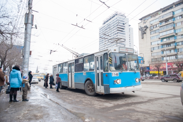 В Волгограде из-за снегопада оборвало контактную сеть троллейбусов В Волгограде из-за снегопада оборвало контактную сеть троллейбусов