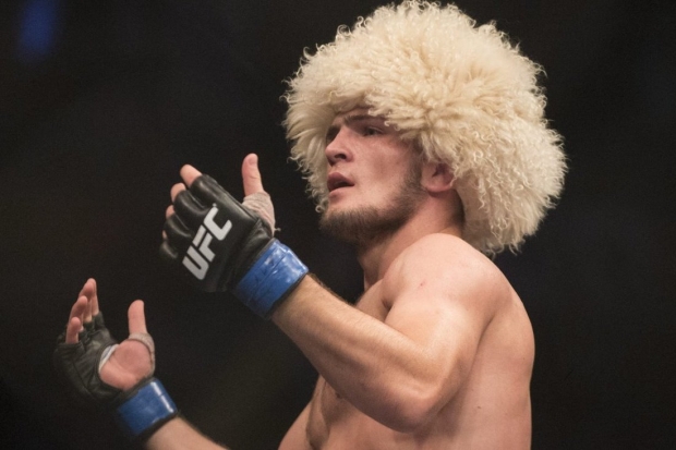 UFC: Нурмагомедов уверенно победил Барбозу UFC: Нурмагомедов уверенно победил Барбозу