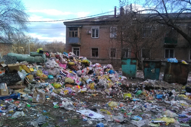 В Волгограде поселок Четвертый Участок погряз в горах мусора В Волгограде поселок Четвертый Участок погряз в горах мусора
