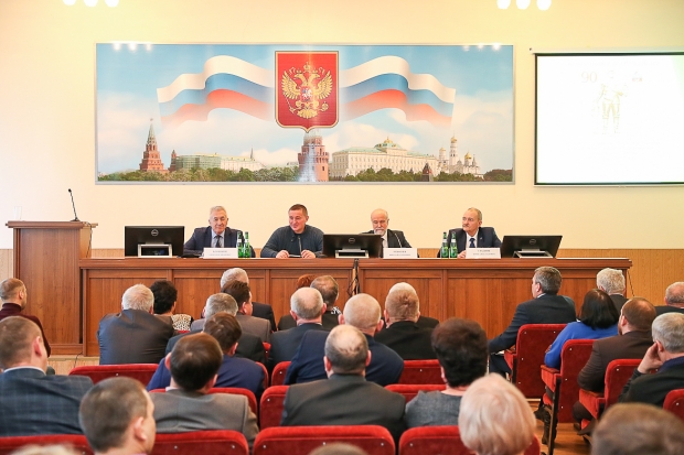 Андрей Бочаров встретился с жителями Новоаннинского района Андрей Бочаров встретился с жителями Новоаннинского района