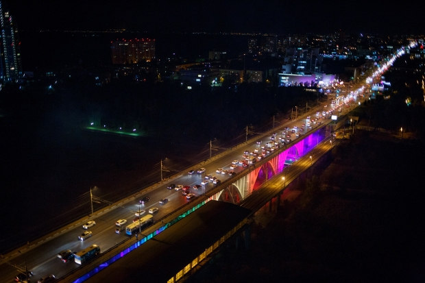 Волгоградец ночью снял на видео красивый Астраханский мост и метротрам Волгоградец ночью снял на видео красивый Астраханский мост и метротрам