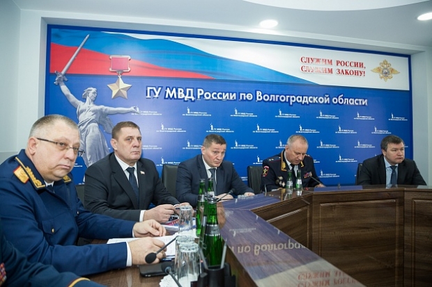 Андрей Бочаров и правоохранители Волгоградской области определили приоритеты на 2018 год Андрей Бочаров и правоохранители Волгоградской области определили приоритеты на 2018 год