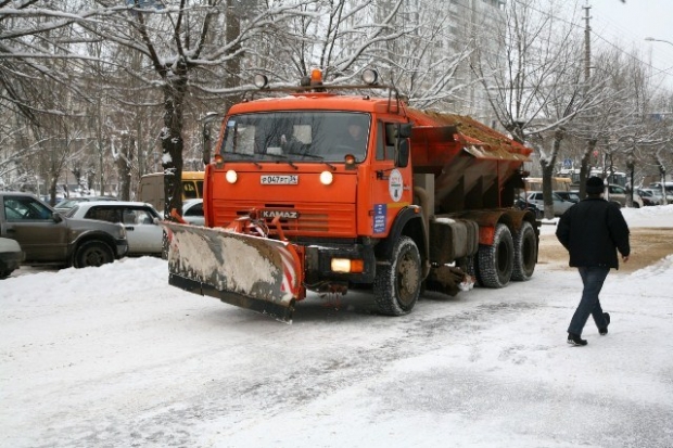 В Волгограде автовладельцев просят не мешать уборке снега В Волгограде автовладельцев просят не мешать уборке снега