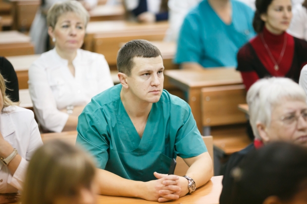 Волгоградские врачи тренируются оказывать помощь футболистам и фанатам Волгоградские врачи тренируются оказывать помощь футболистам и фанатам