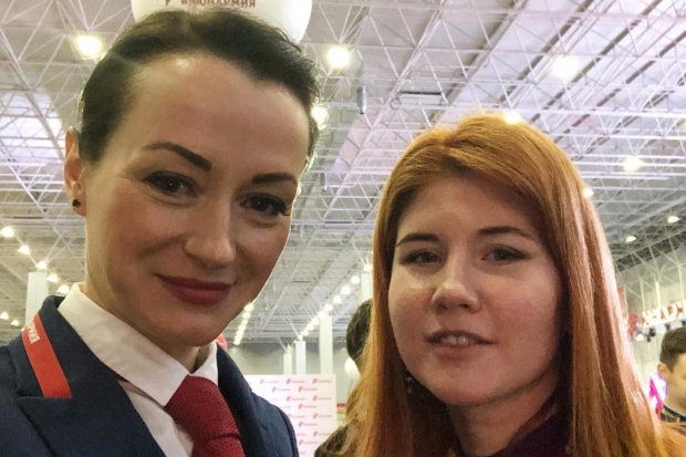 Елена Слесаренко увиделась со своей одноклассницей Анной Чапман Елена Слесаренко увиделась со своей одноклассницей Анной Чапман