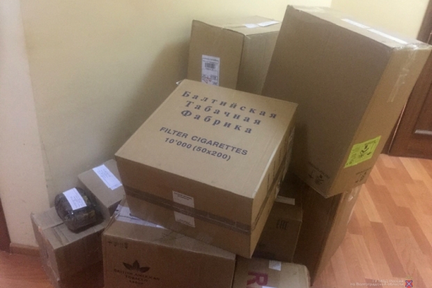 В Михайловке полицейские изъяли 2800 пачек немаркированных сигарет В Михайловке полицейские изъяли 2800 пачек немаркированных сигарет
