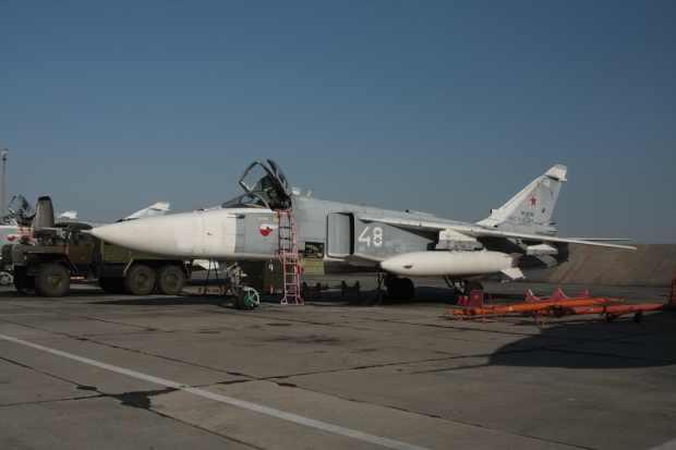 Самолеты СУ-24М под Волгоградом разгромили колонны условного противника Самолеты СУ-24М под Волгоградом разгромили колонны условного противника