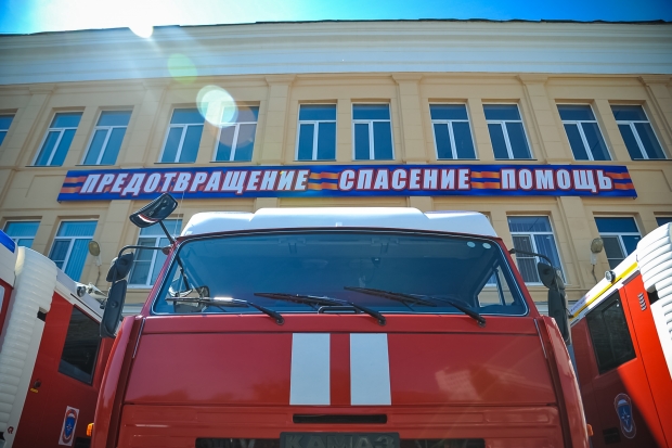 В Среднеахтубинском районе горит сухая трава и камыш В Среднеахтубинском районе горит сухая трава и камыш