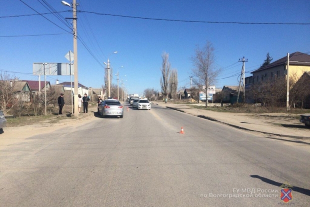 В Волгограде иномарка сбила перебегавшего дорогу 9-летнего школьника В Волгограде иномарка сбила перебегавшего дорогу 9-летнего школьника