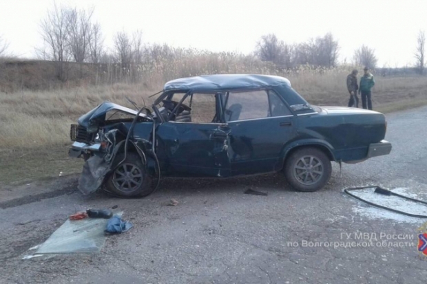В столкновении двух ВАЗов на трассе под Волгоградом пострадали четверо В столкновении двух ВАЗов на трассе под Волгоградом пострадали четверо