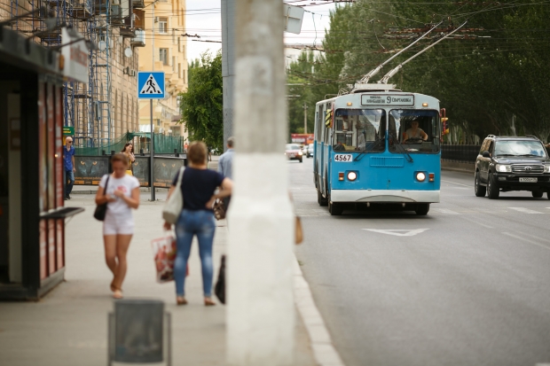 Троллейбусы на проспекте Ленина выбились из графика из-за ДТП Троллейбусы на проспекте Ленина выбились из графика из-за ДТП