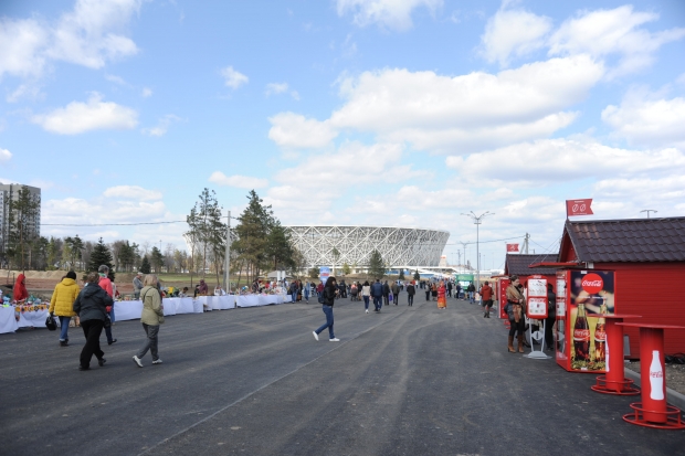 100-метровая ярмарочная аллея работает рядом с «Волгоград Ареной» 100-метровая ярмарочная аллея работает рядом с «Волгоград Ареной»