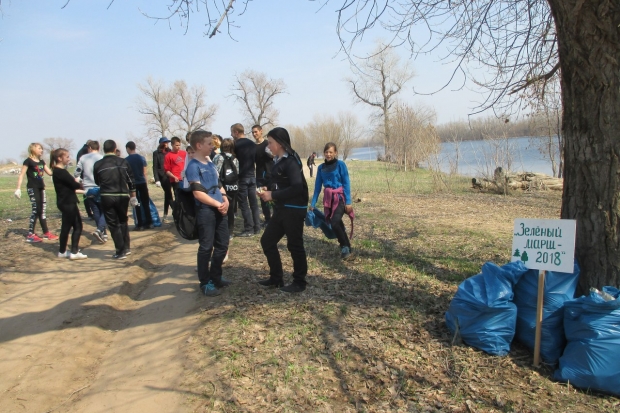 Школьники навели порядок у озера Лотосового в Волго-Ахтубинской пойме Школьники навели порядок у озера Лотосового в Волго-Ахтубинской пойме