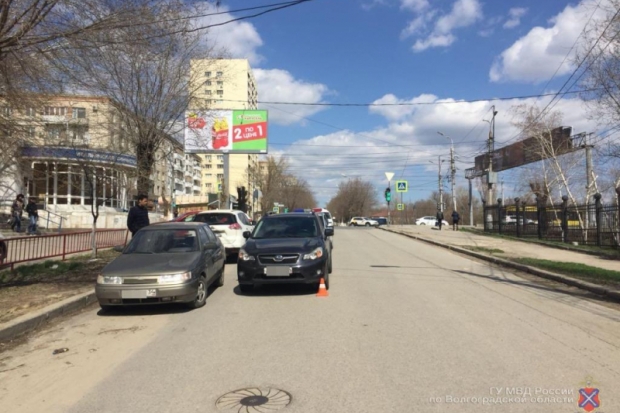 9-летний мальчик попал под колеса «Субару» в центре Волгограда 9-летний мальчик попал под колеса «Субару» в центре Волгограда