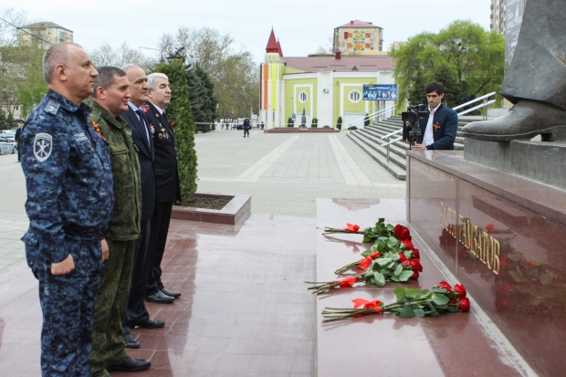 Андрей Бочаров встретился в Дагестане с волгоградскими полицейскими Андрей Бочаров встретился в Дагестане с волгоградскими полицейскими