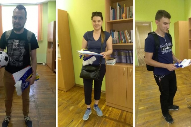 Победителя конкурса футбольных кричалок в Волгограде наградили мячом Победителя конкурса футбольных кричалок в Волгограде наградили мячом