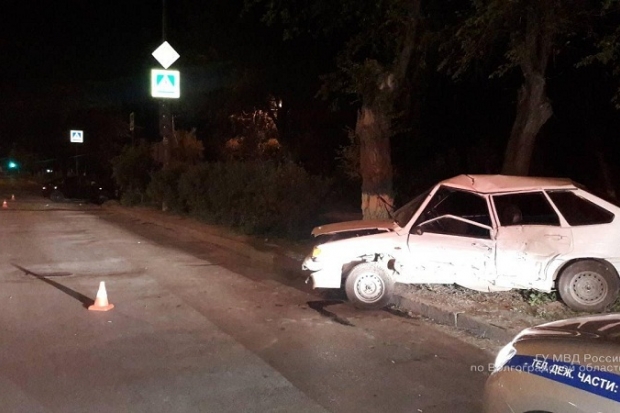 «Фольксваген» и ВАЗ столкнулись в Волгограде: один водитель в больнице «Фольксваген» и ВАЗ столкнулись в Волгограде: один водитель в больнице