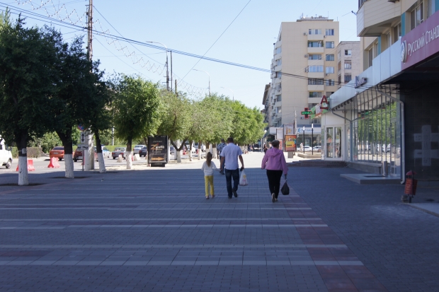 В центре Волгограда завершается укладка тротуарной плитки В центре Волгограда завершается укладка тротуарной плитки