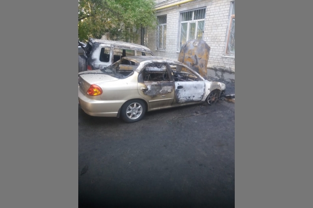 На юге Волгограда ночью сожгли две машины На юге Волгограда ночью сожгли две машины