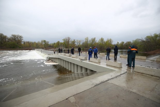 Карта прорыва дамбы. Тамбовская плотина. Тамбовская плотина. Сколько было выделено денег на дамбу. Никополь дамба.