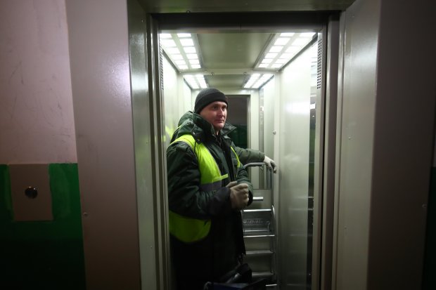 Диспетчерская по лифтам. Диспетчерская жкх. Диспетчер лифта. Диспетчер по лифтам. Лифт мослифт.