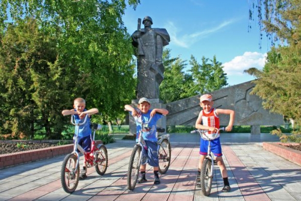 Месяц добра пусть длится годы Месяц добра пусть длится годы