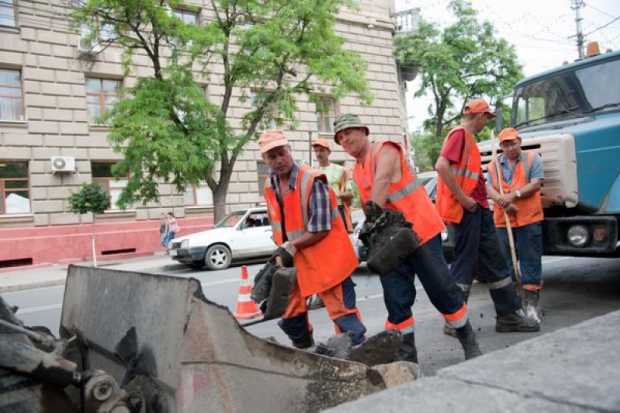 Волгоградских дорожников заставляют переделывать работу Волгоградских дорожников заставляют переделывать работу