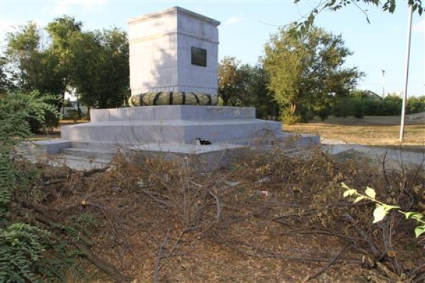 Обелиск ищет хозяина Обелиск ищет хозяина
